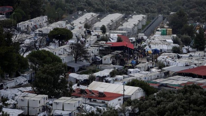 Greqia do t’i mbyllë kampet e mbipopulluara të refugjatëve në ishujt e saj