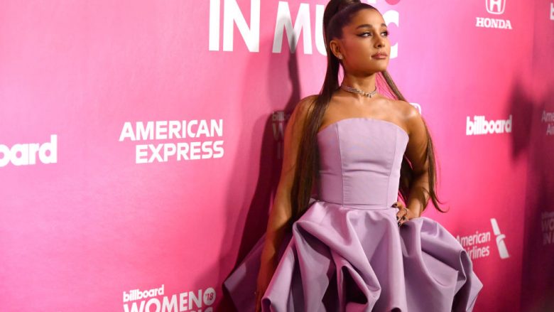 Ariana Grande detyrohet t’i anulojë koncertet për shkak të sëmundjes