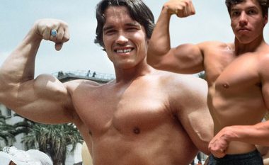 Djali i Schwarzenegger krahasohet me babanë e tij për figurën trupore