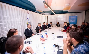 Ambasadori Amerikan viziton ICK-në në Javën Globale të Ndërmarrësisë
