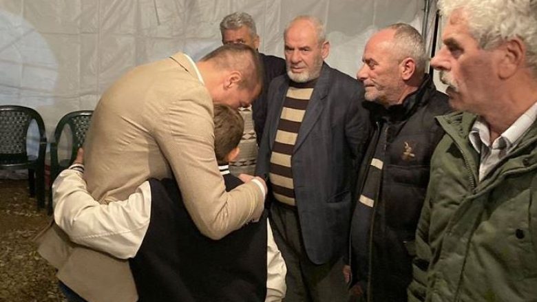 Neki Emra dhe fansat e tij ndihmojnë familjen nga Gjilani që humbi djemtë nga tërmeti në Shqipëri