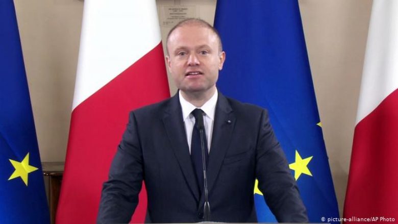 Dyshohet për ndërlidhje me vrasjen e gazetares, kryeministri i Maltës planifikon largimin nga posti