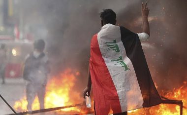 Forcat e sigurisë në Irak përdorën armë për të shpërndarë demonstruesit, vriten pesë persona