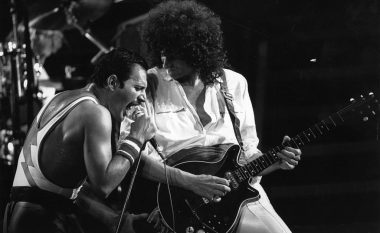 Edhe 28 vjet pas vdekjes së Freddie Mercury, këngët e tij vazhdojnë të dëgjohen në gjithë botën