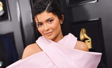 Kylie Jenner shet rreth 600 milionë dollarë aksione në kompaninë e saj të kozmetikës