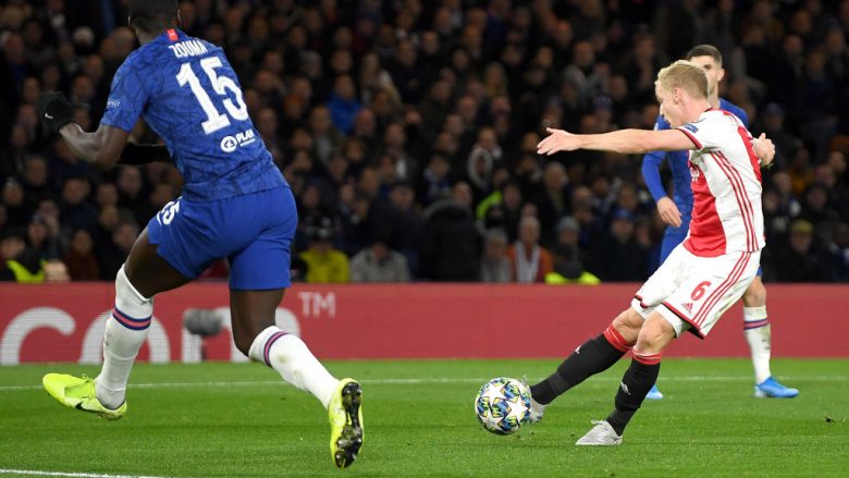 Chelsea dhe Ajax ndahen baras në duelin që u shënuan tetë gola dhe u ndanë dy kartonë të kuq