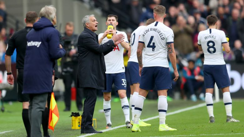 Mourinho debuton me fitore dhe spektakël si trajner i Tottenhamit