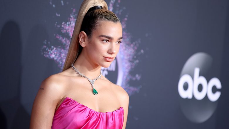 Dua Lipa kujton kohën kur nuk e pranuan në korin e shkollës – i kishin thënë se nuk dinte të këndonte