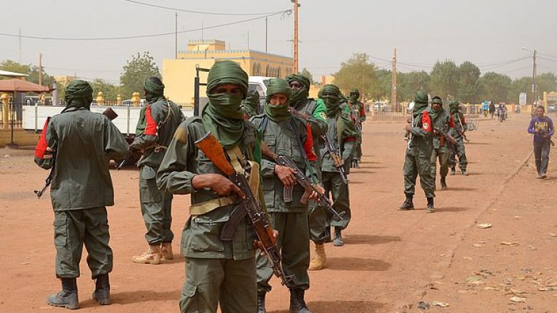 Gjatë një sulmi terrorist në Mali, xhihadistët e lidhur me Al Qaidan kanë vrarë 54 ushtarë