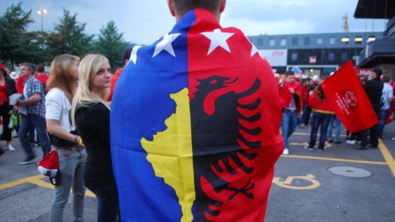 Pothuajse 75 për qind e shqiptarëve duan bashkimin Kosovë-Shqipëri, anulohet publikimi i studimit