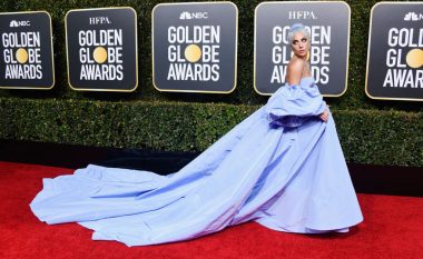 Misteri i fustanit që e veshi Lady Gaga në Golden Globes dhe nxjerrja në ankand