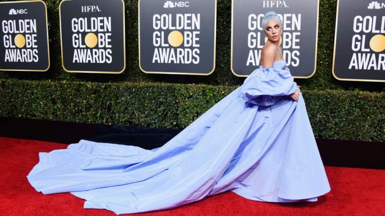 Misteri i fustanit që e veshi Lady Gaga në Golden Globes dhe nxjerrja në ankand