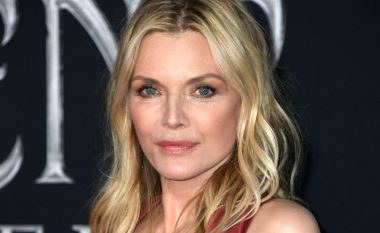 Në moshën 61 vjeçare, Michelle Pfeiffer guxon të pozojë pa makijazh