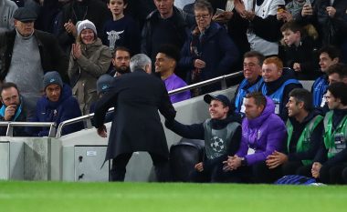 Mourinho plot lëvdata për “djaloshin e topave” që ndihmoi golin e barazimit: I dua djemtë inteligjentë, ishte i shkëlqyer