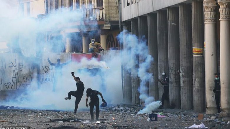 Në ditën e tretë të protestave në Irak, 16 të vrarë dhe rreth 100 të lënduar