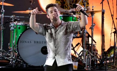 Nick Jonas flet për sëmundjen që e bëri të ndihej i vetmuar dhe i izoluar