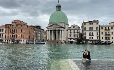 Niveli i ujit që përfshiu Venedikun ka arritur deri në një metër e gjysmë, dëmet llogariten të jenë deri në një miliard euro