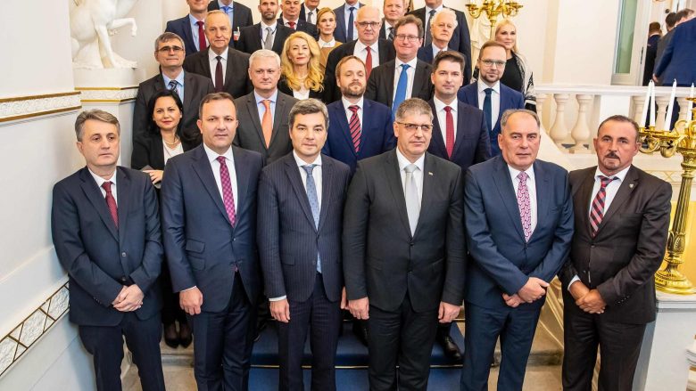 Ministri në detyrë Mustafa po merr pjesë në Forumin e Salzburgut