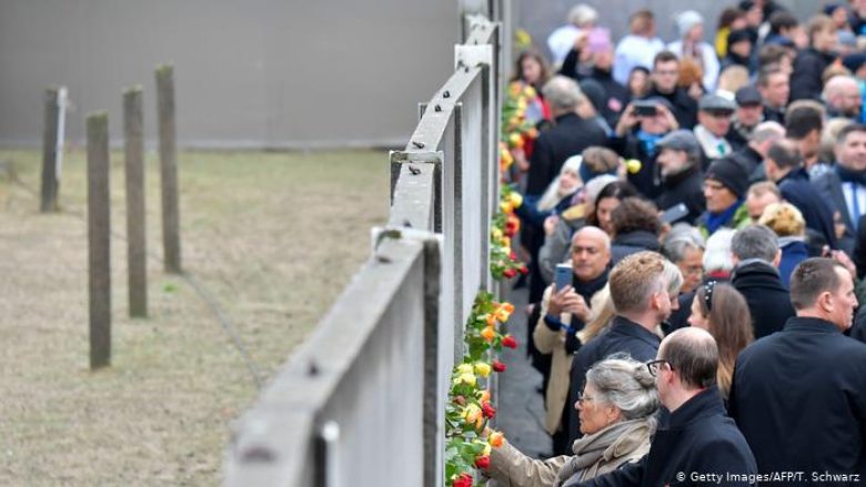Përkujtohet rënia e Murit të Berlinit, Merkel: Ne nuk do t’i harrojmë ata
