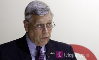 Ambasadori Kosnett i kërkon Kurtit të mos nxitohet me reciprocitetin ndaj Serbinë