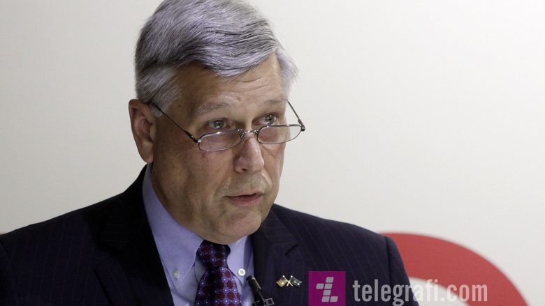 Ambasadori Kosnett i kërkon Kurtit të mos nxitohet me reciprocitetin ndaj Serbinë