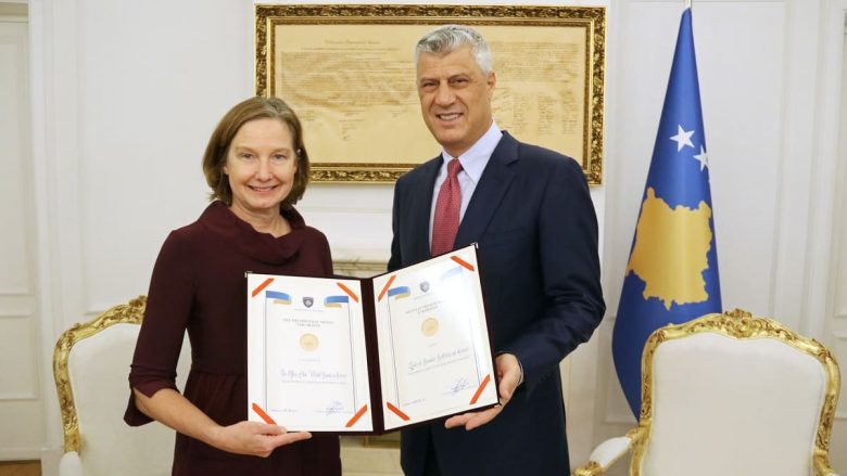 Thaçi ndan dekoratë për Zyrën e Bankës Botërore në njëzetvjetorin e saj në Kosovë