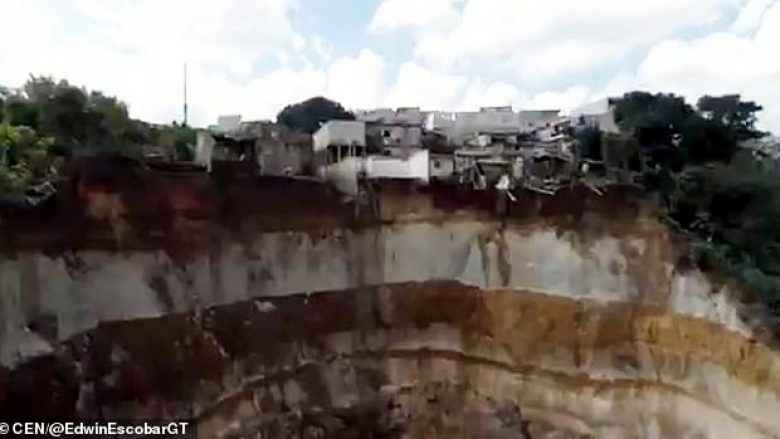 Rrëshqitja masive e dheut në Guatemalë, i mori jetën një babai dhe tre fëmijëve të tij