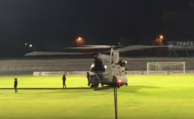 Pas Kosovës, edhe Italia i vjen në ndihmë Shqipërisë – helikopteri me ushtarë ulet në stadiumin e Durrësit