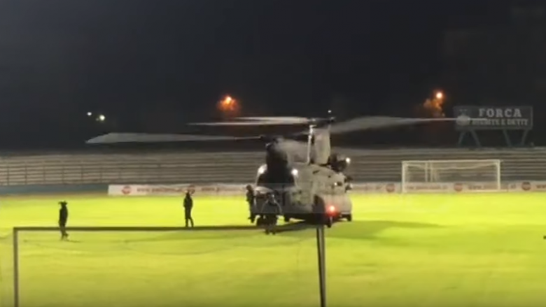 Pas Kosovës, edhe Italia i vjen në ndihmë Shqipërisë – helikopteri me ushtarë ulet në stadiumin e Durrësit