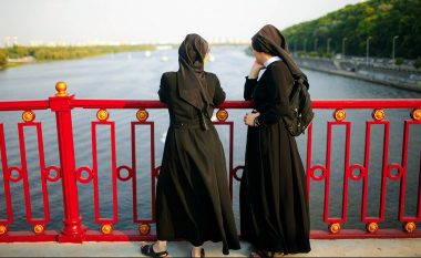 Dy murgesha katolike u larguan nga Italia për misione në Afrikë – kur u kthyen, ishin shtatzënë