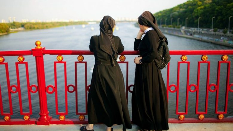 Dy murgesha katolike u larguan nga Italia për misione në Afrikë – kur u kthyen, ishin shtatzënë