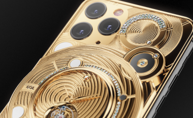 Sikur çmimi prej 900 eurove të mos mjaftonte, në një iPhone 11 Pro është vënë edhe ora e artë që kushton dhjetëra mijëra euro