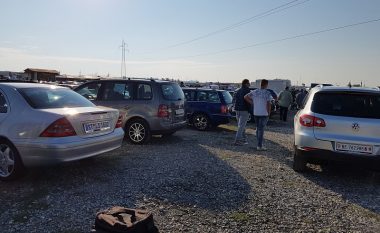 Policia konfiskon  nëntë vetura të padoganuara në tregun e automjeteve në Prishtinë