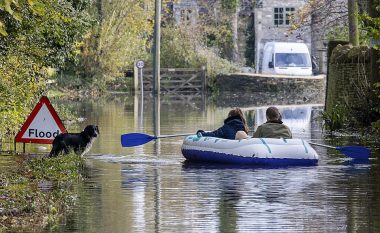 Vërshime të shumta në Angli, ditëve në vazhdim pritet edhe rënie e temperaturave
