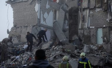 Vazhdojnë ndihmat e komunave për të prekurit nga tërmetet në Shqipëri, Drenasi, Gjakova e Mitrovica ndajnë 44 mijë euro