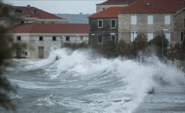 Moti i keq godet Kroacinë, përmbyten qytetet bregdetare