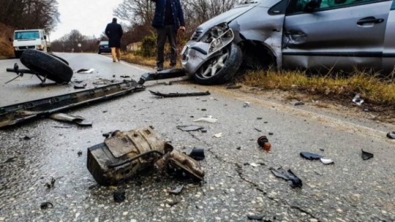 Pesë persona lëndohen në një aksident trafiku në rrugën Podujevë-Merdare