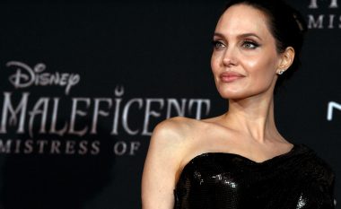 Angelina Jolie dhe kasti i filmit “The Eternals” evakuohen pasi një bombë gjendet në sheshxhirim