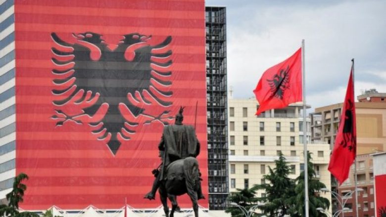 Vetëvendosje me 28 Nëntor, marshon në Tiranë për Bashkim Kombëtar