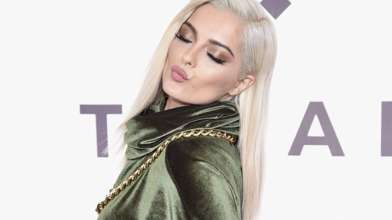 Bebe Rexha pozon me buzë të fryra: A i plotësoj tani standardet?