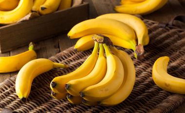 Si t’i ruani bananet që të mos bëhen të zeza