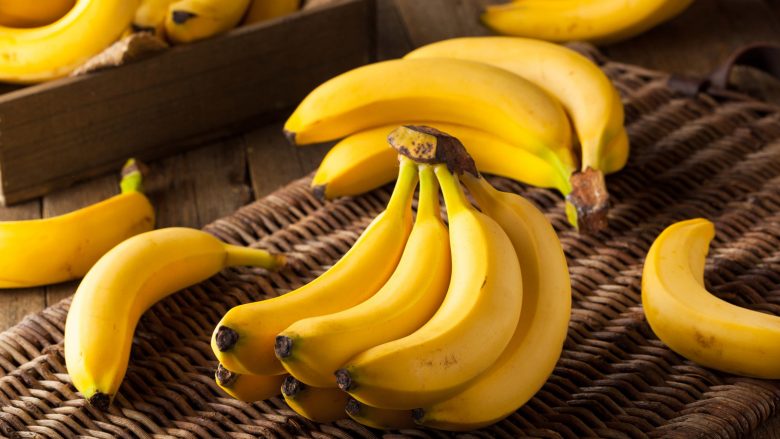 Si t’i ruani bananet që të mos bëhen të zeza