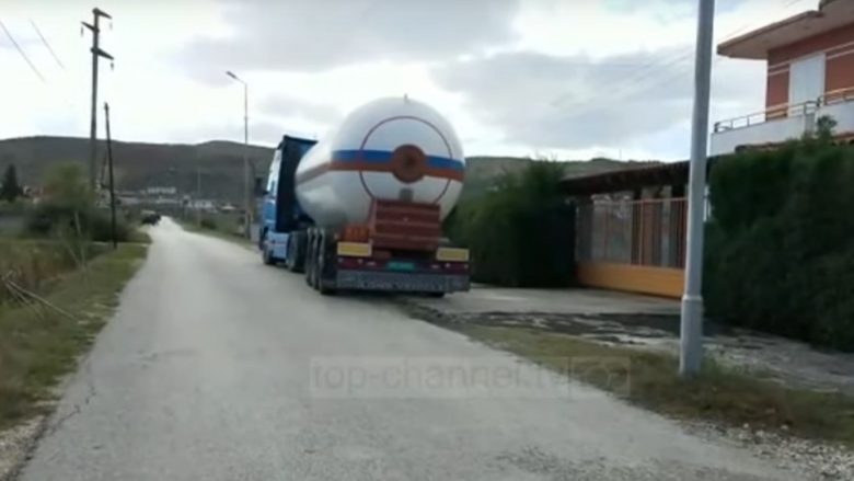 Shpërthen një cisternë gazi në rrugën Fier-Patos