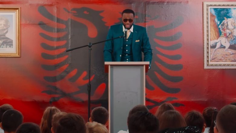 Reperi afrikan Cliqme me këngë në shqip: Mos më thoni që s’më takon të flas për shqiptari, se jam i ‘kaftë’, jo bash i zi