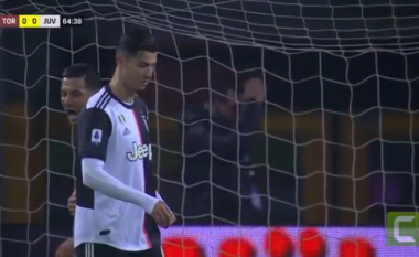 Momenti kur Ronaldo humbi qetësinë dhe goditi me bërryl mbrojtësin e Torinos