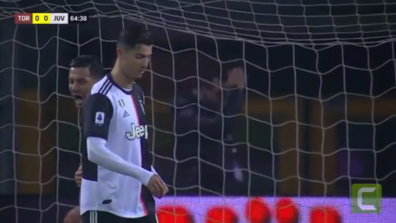 Momenti kur Ronaldo humbi qetësinë dhe goditi me bërryl mbrojtësin e Torinos