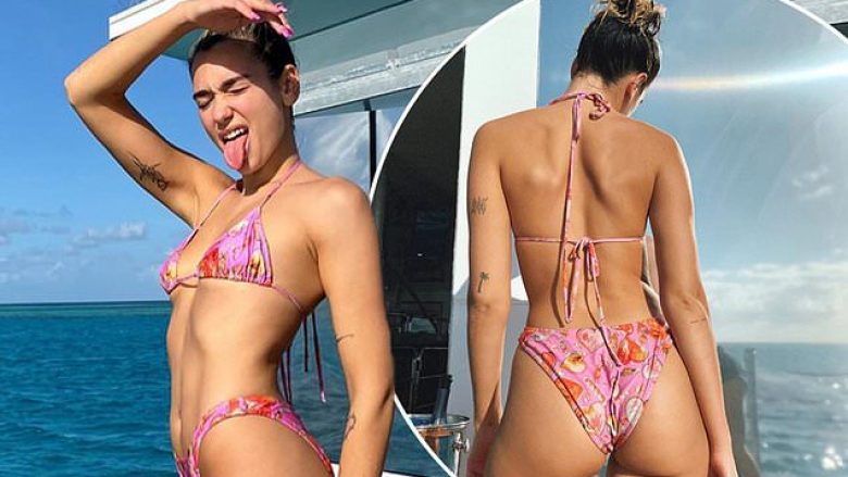 Dua Lipa tregon linjat trupore në bikini nga pushimet luksoze në Australi