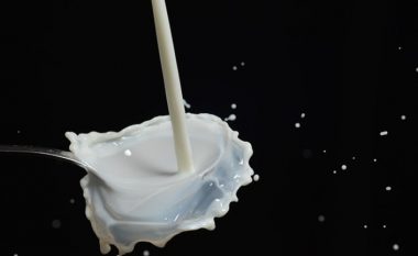 Mos e çoni dëm qumështin e skaduar: Si mundeni sërish ta përdorni