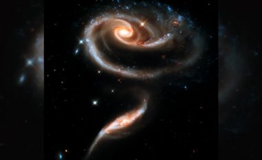 NASA publikon foto epike të galaktikave duke luftuar