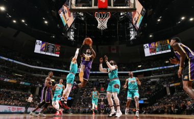 Lakers marrin fitoren e shtatë radhazi, LaVine i jashtëzakonshëm në triumfin e Chicagos